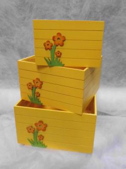 Kasten aus Holz mit Folie, zum bepflanzen, 3 Stück als Satz, mit Blumen, gelb 